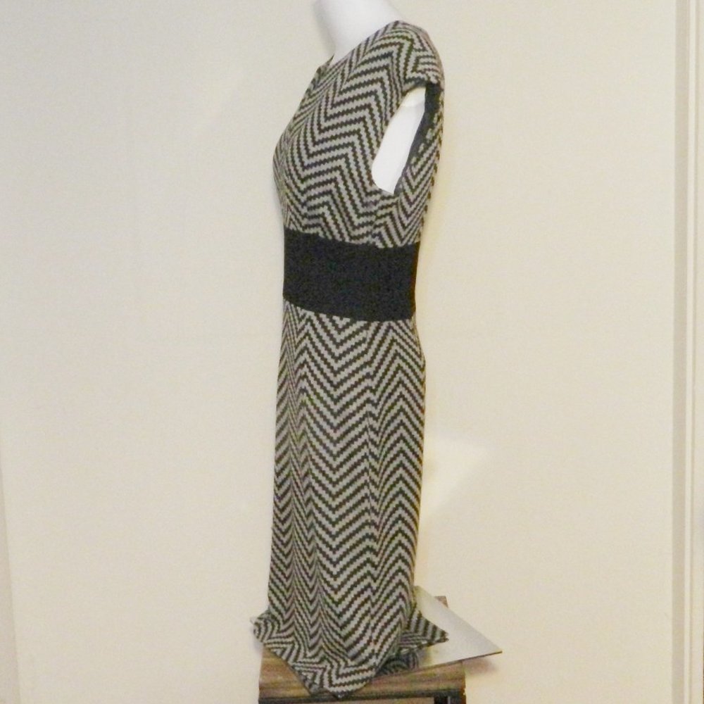 Trina Turk Textured V-Neck Lined Dress Sz 8 - Picture 3 of 6